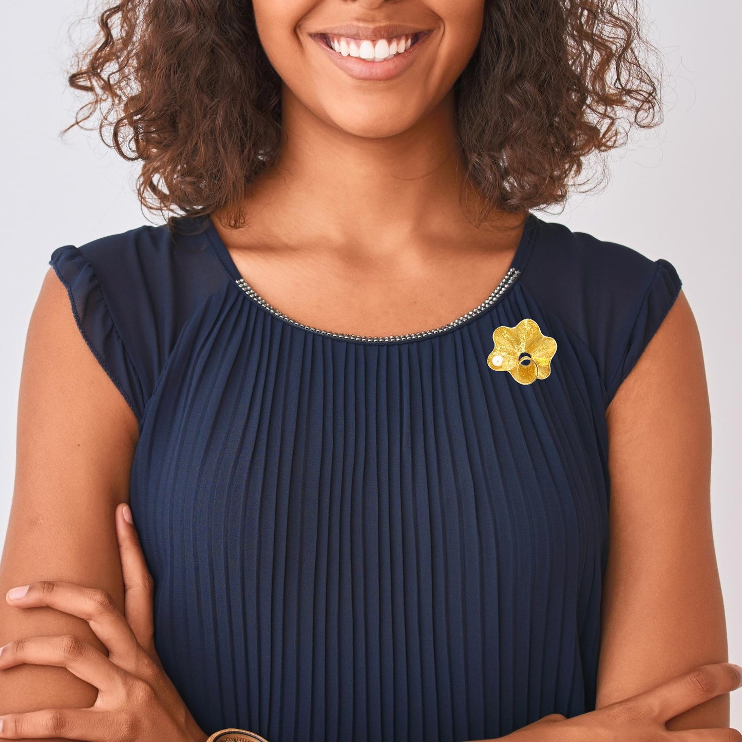 14K Yellow Gold Shell Motif Pearl Brooch