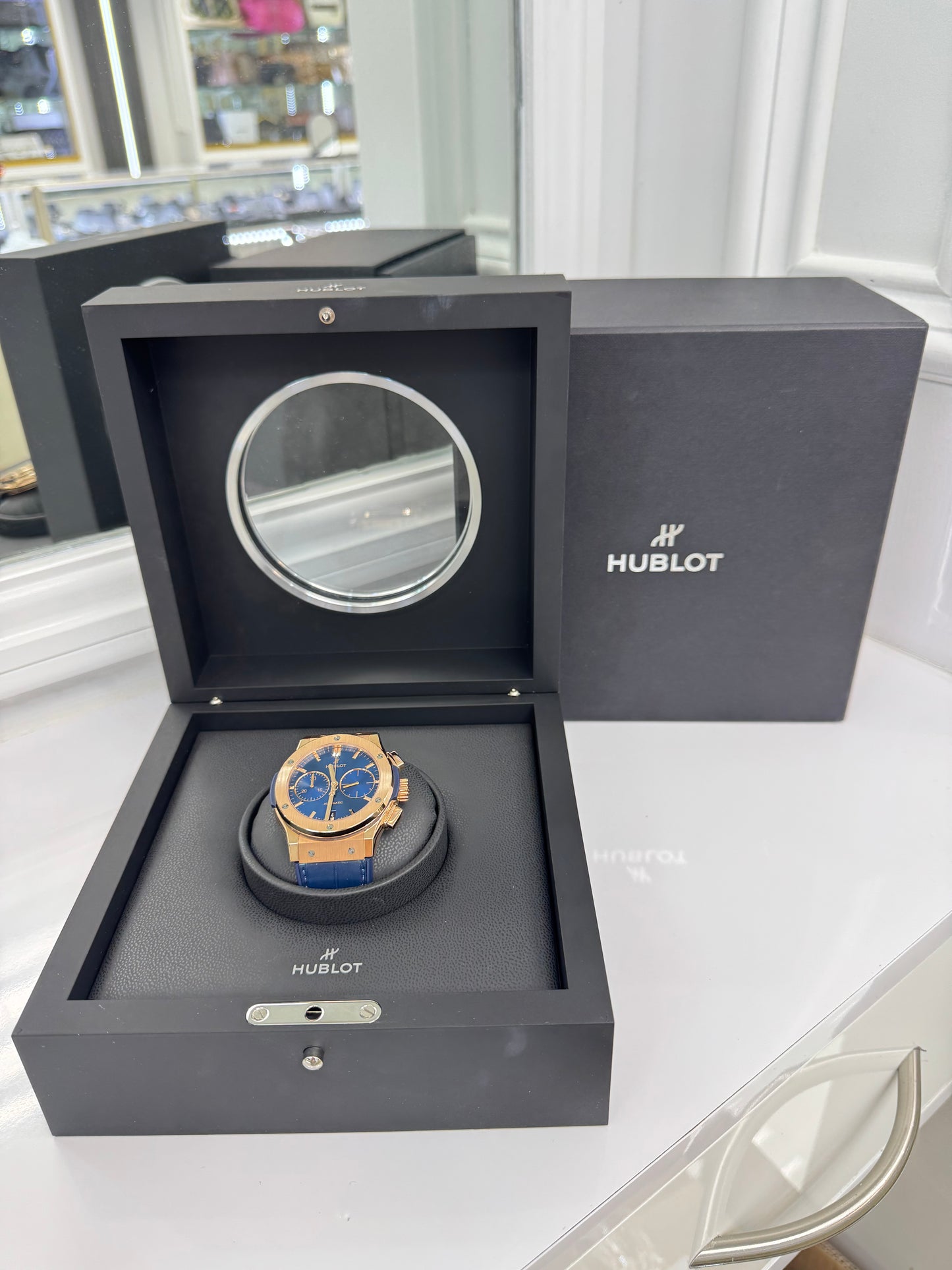 Hublot Classic Fusion Blue Chronograph – 18K King Gold –