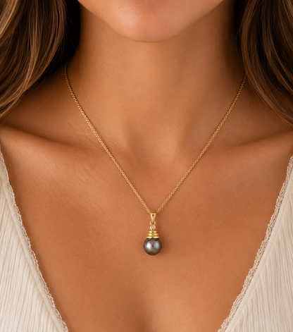 Elegant 14K Yellow Gold Tahitian Pearl Pendant with Round Diamond