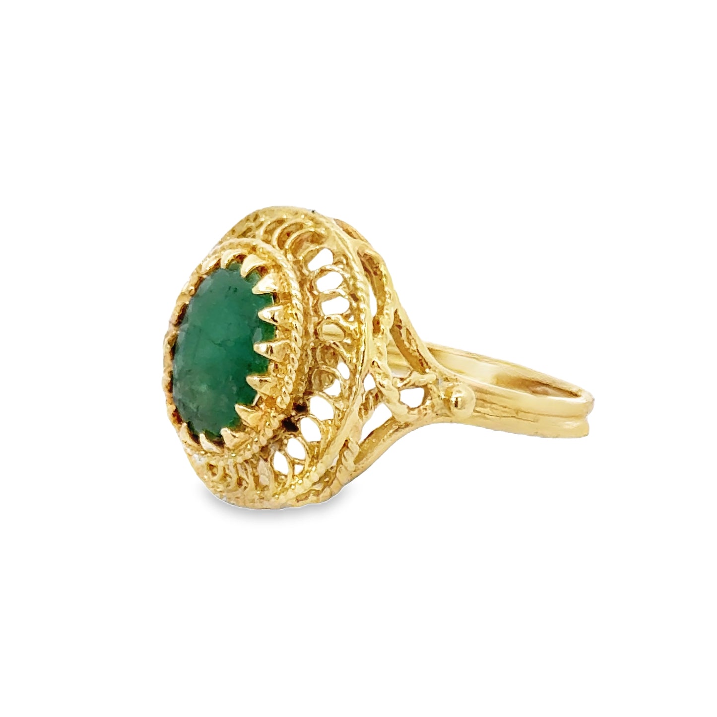 Striking 14K Yellow Gold Emerald Rinf