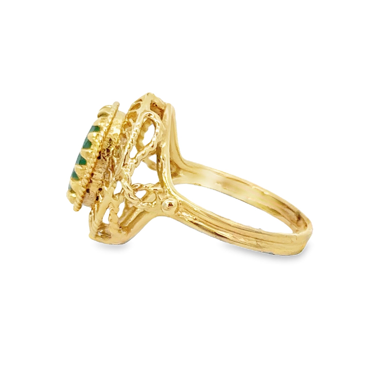 Striking 14K Yellow Gold Emerald Rinf