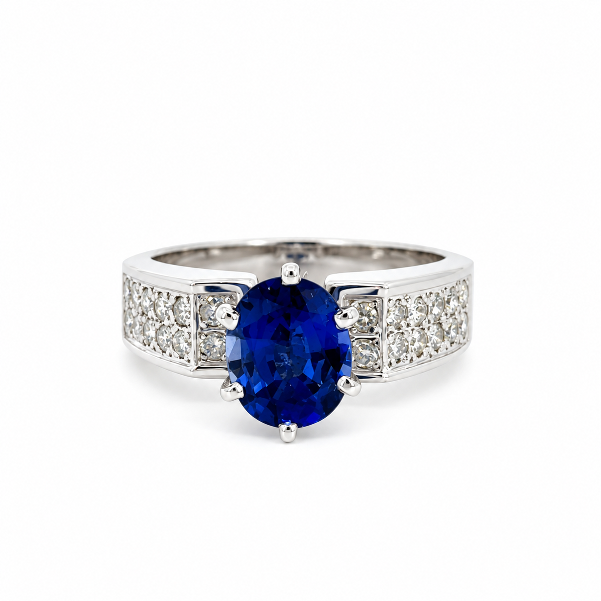 18K White Gold Sapphire Ring with Diamond-Set Shoulders