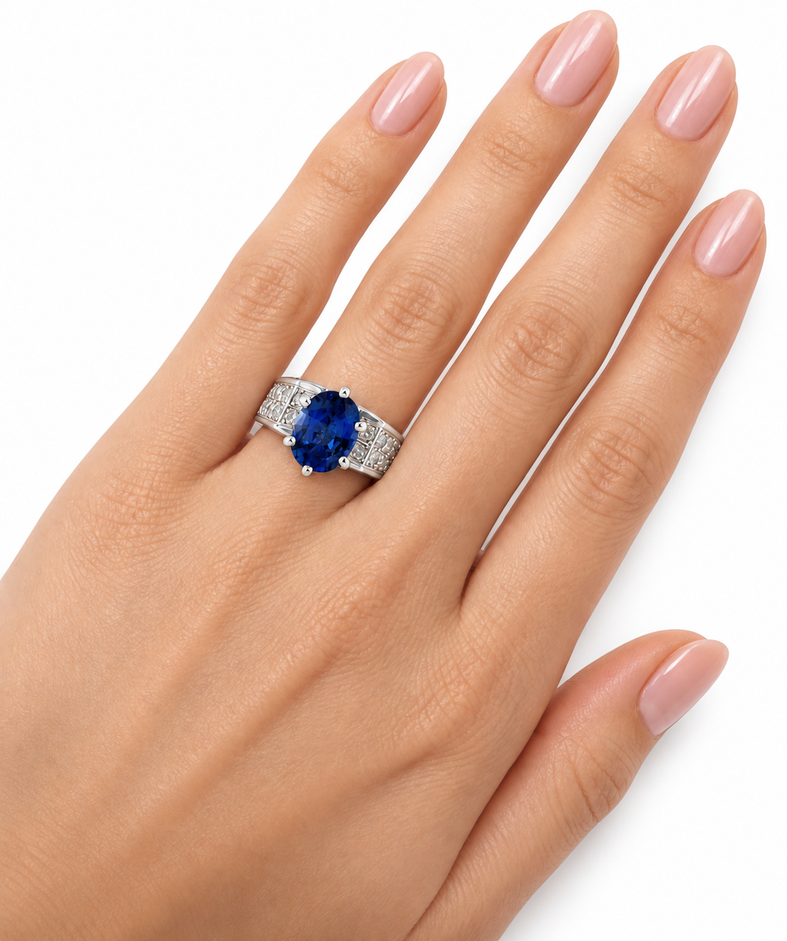 18K White Gold Sapphire Ring with Diamond-Set Shoulders