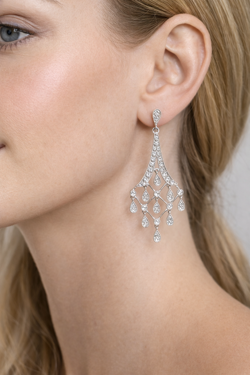 18K White Gold Diamond Chandelier Earrings