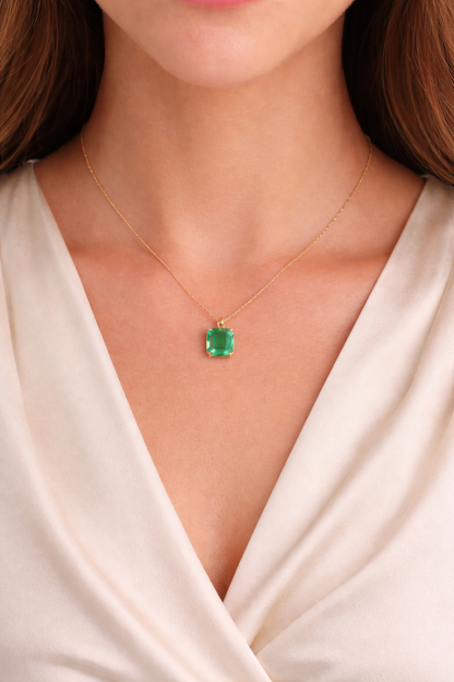 Elegant Emerald Pendant Necklace with Gold Chain