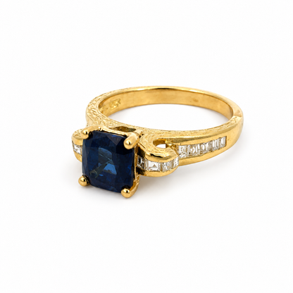 18K Yellow Gold Sapphire & Diamond Engraved Scroll Ring