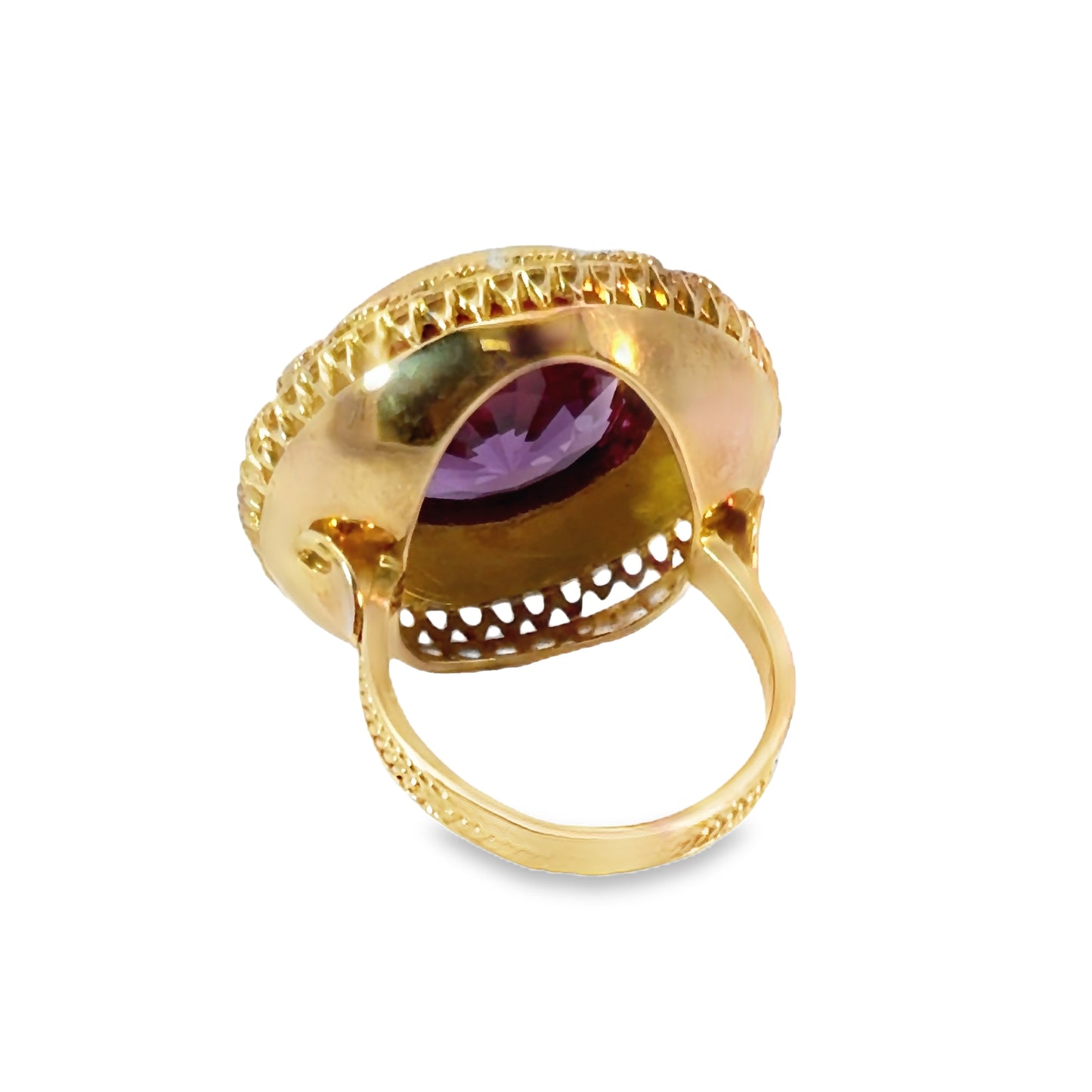 Striking 18K Yellow Gold Amethyst Ring