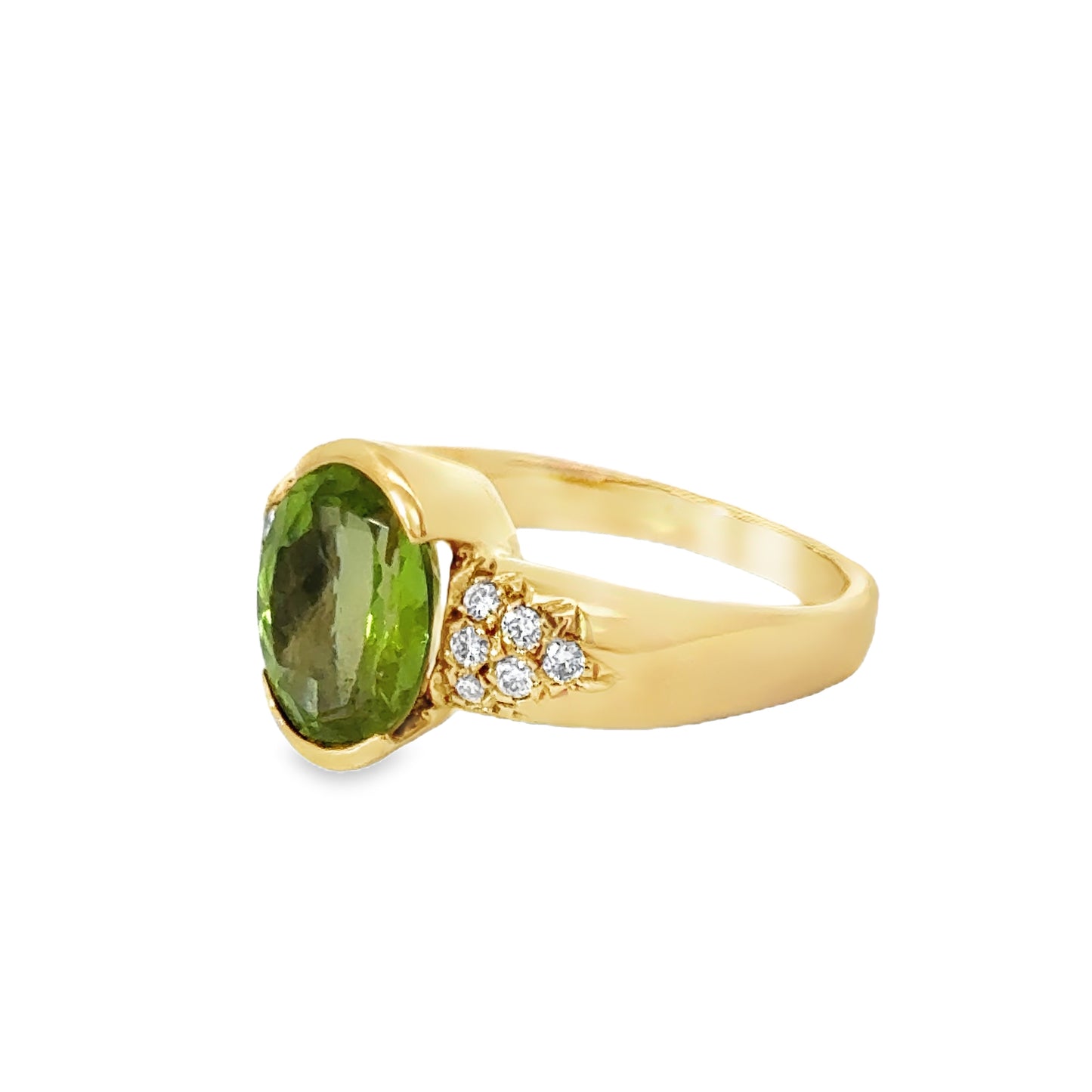 Captivating 18K Yellow Gold Peridot Diamond Ring