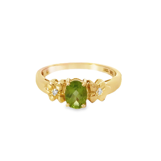 Charming Floral Motif Yellow Gold Peridot Ring