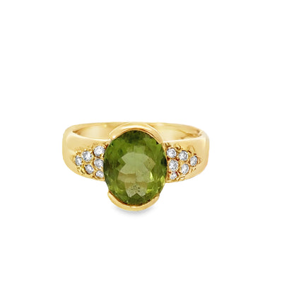 Captivating 18K Yellow Gold Peridot Diamond Ring