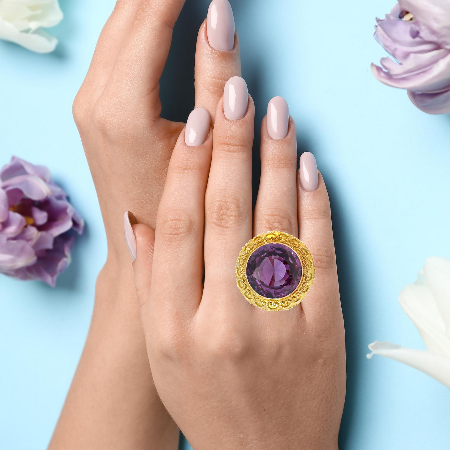 Striking 18K Yellow Gold Amethyst Ring