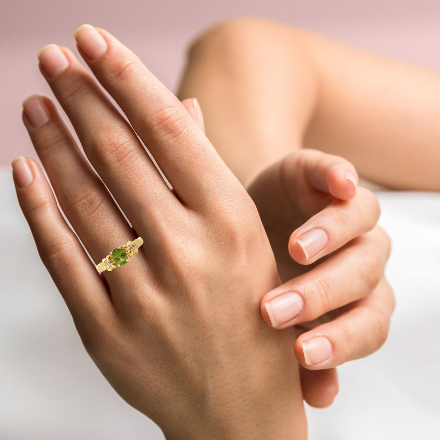 Charming Floral Motif Yellow Gold Peridot Ring