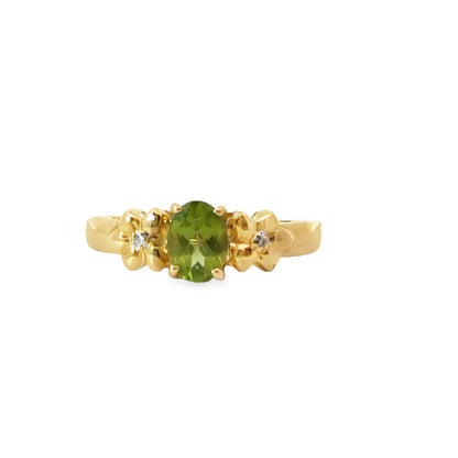 Charming Floral Motif Yellow Gold Peridot Ring