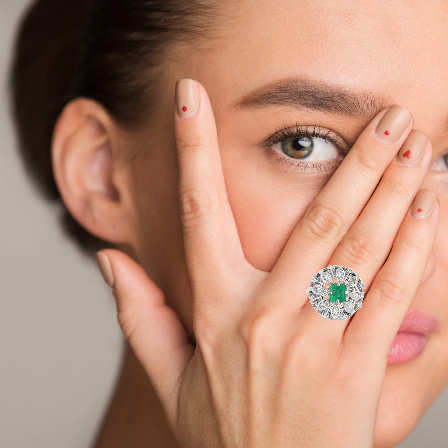 Stunning 14K White Gold Flower Emerald & Diamond Ring