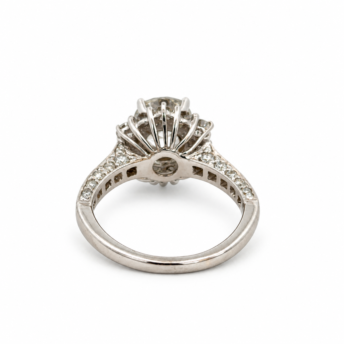 18K White Gold Round Diamond Cluster Ring with Diamond Shoulders