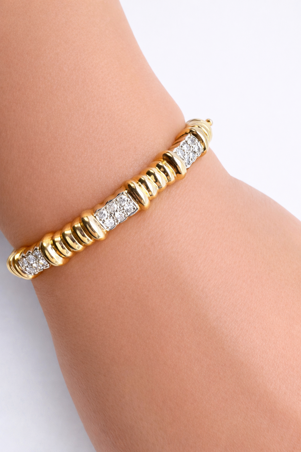 14K Yellow Gold Diamond Ribbed Bangle Bracelet