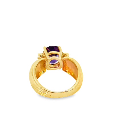 14K Yellow Gold Amethyst & Diamond Ring with Ribbed Gold Shoulders