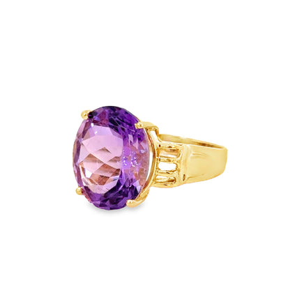 14K Yellow Gold Oval Amethyst Ring – Classic Elegance