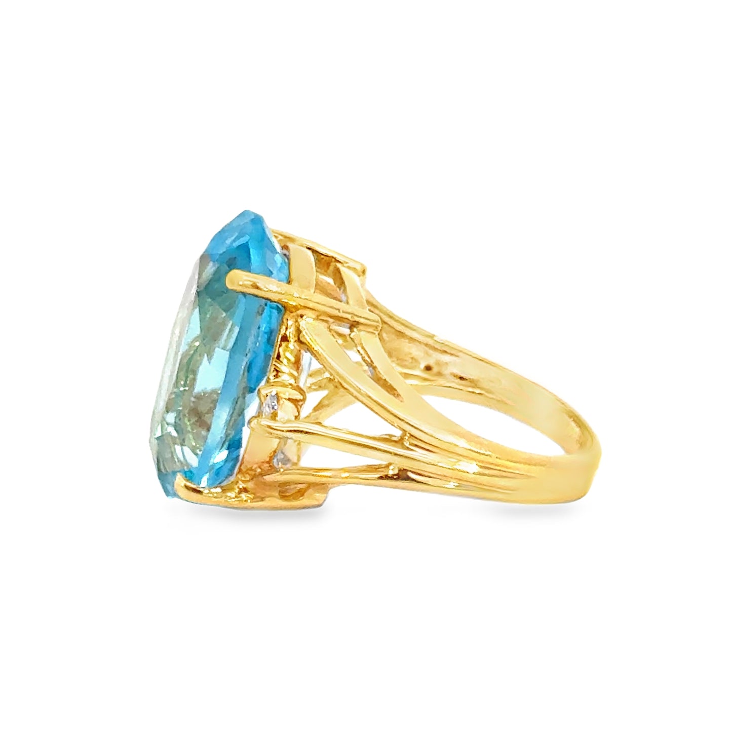 14K Yellow Gold Oval Aquamarine & Diamond Ring
