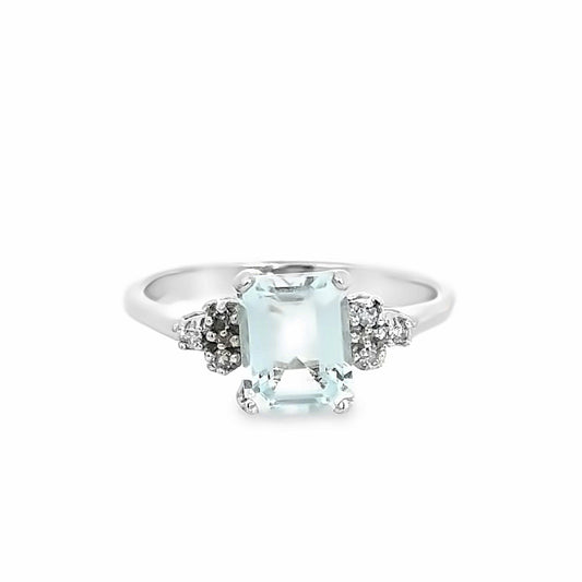 Elegant White Gold Aquamarine & Diamond Ring