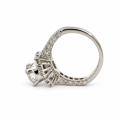 18K White Gold Round Diamond Cluster Ring with Diamond Shoulders