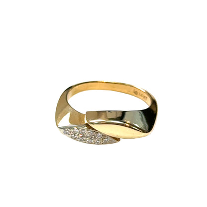 14K Yellow Gold Sleek Modern Diamond Ring