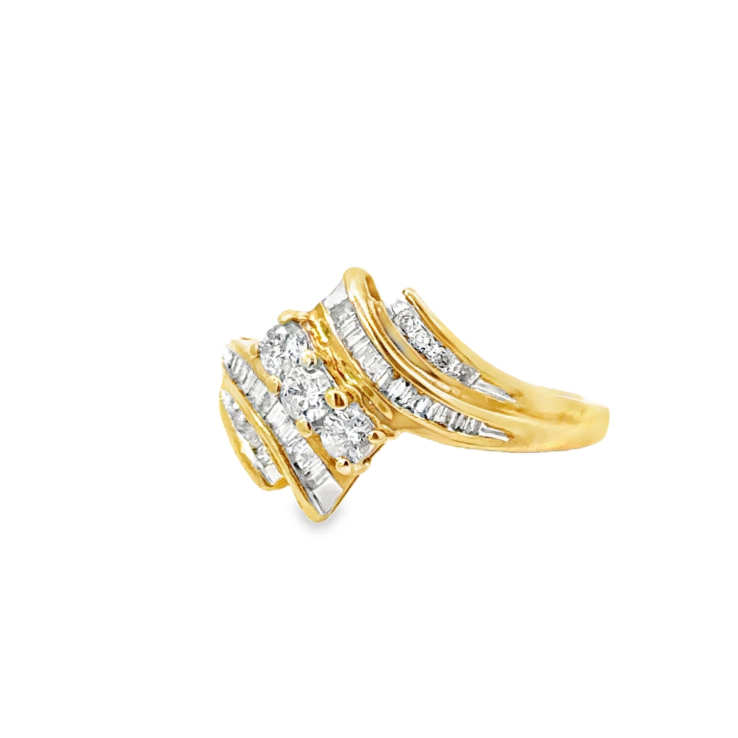 Elegant Wave-Design Diamond Ring in Yellow Gold