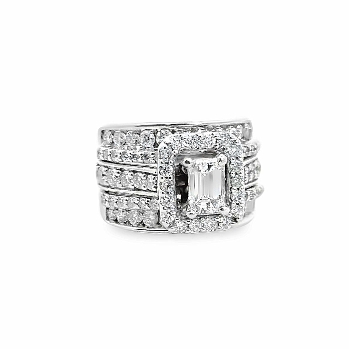 Luxurious 14K White Gold Diamond Halo Engagement Ring