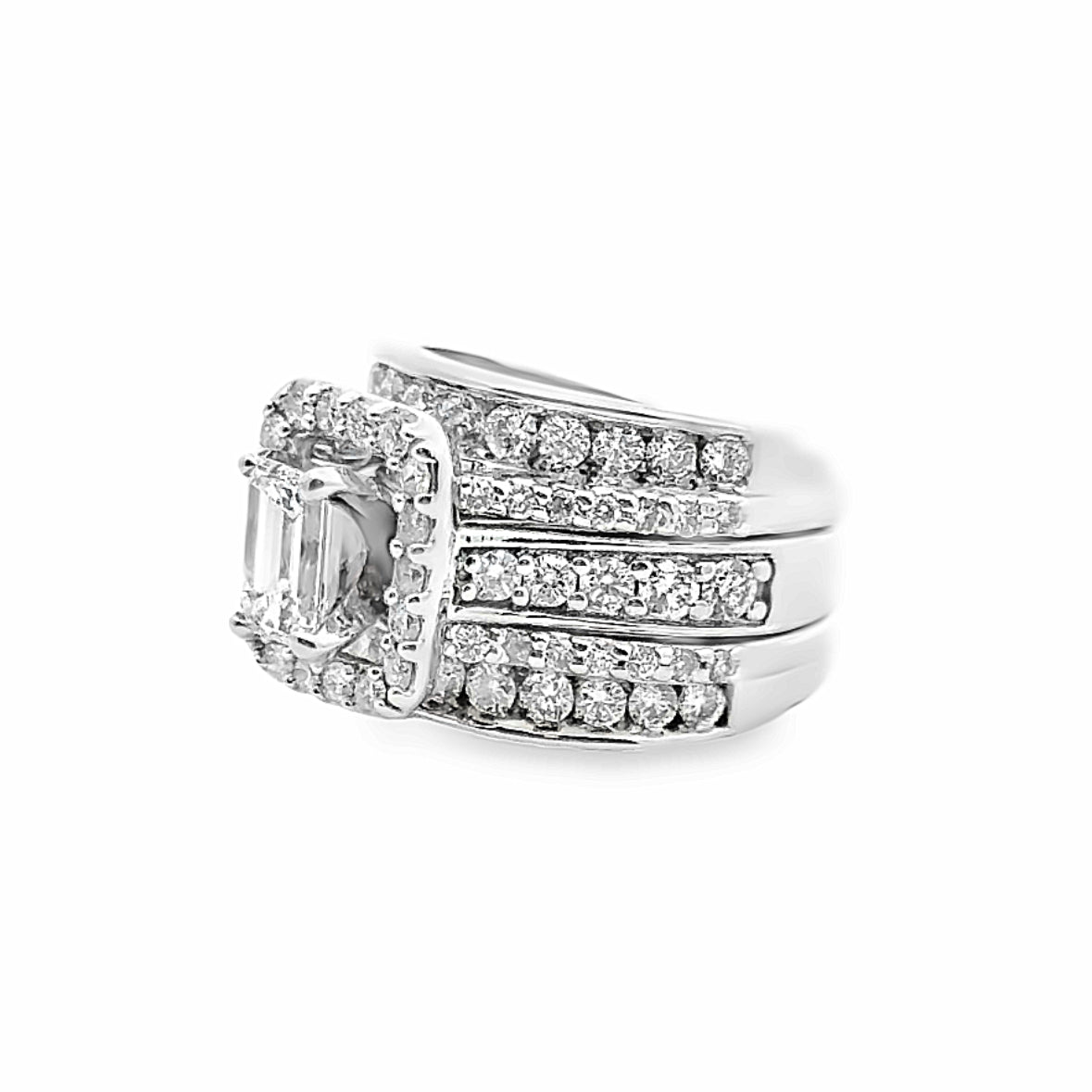 Luxurious 14K White Gold Diamond Halo Engagement Ring