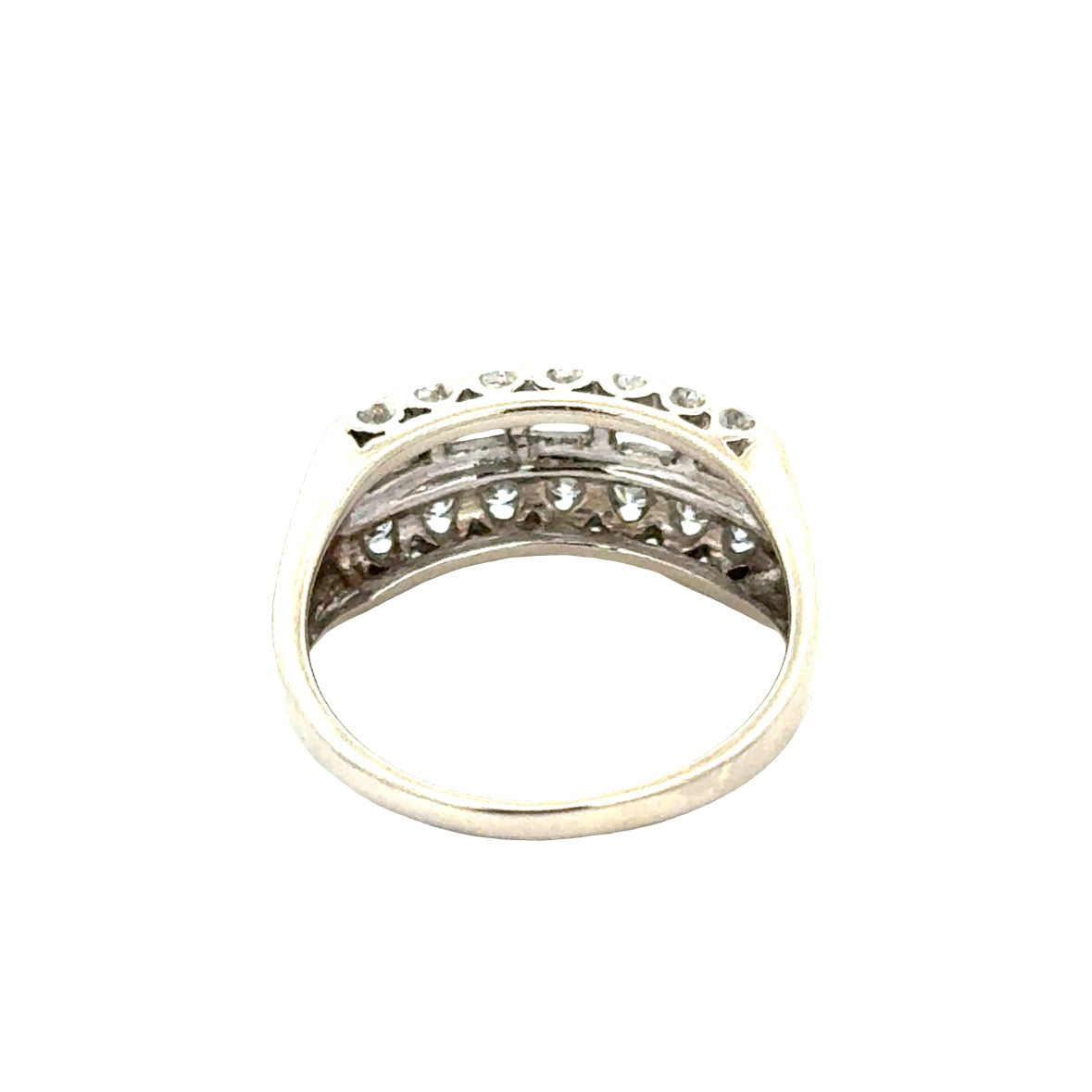 Elegant Mid-Century White Gold Diamond Ring