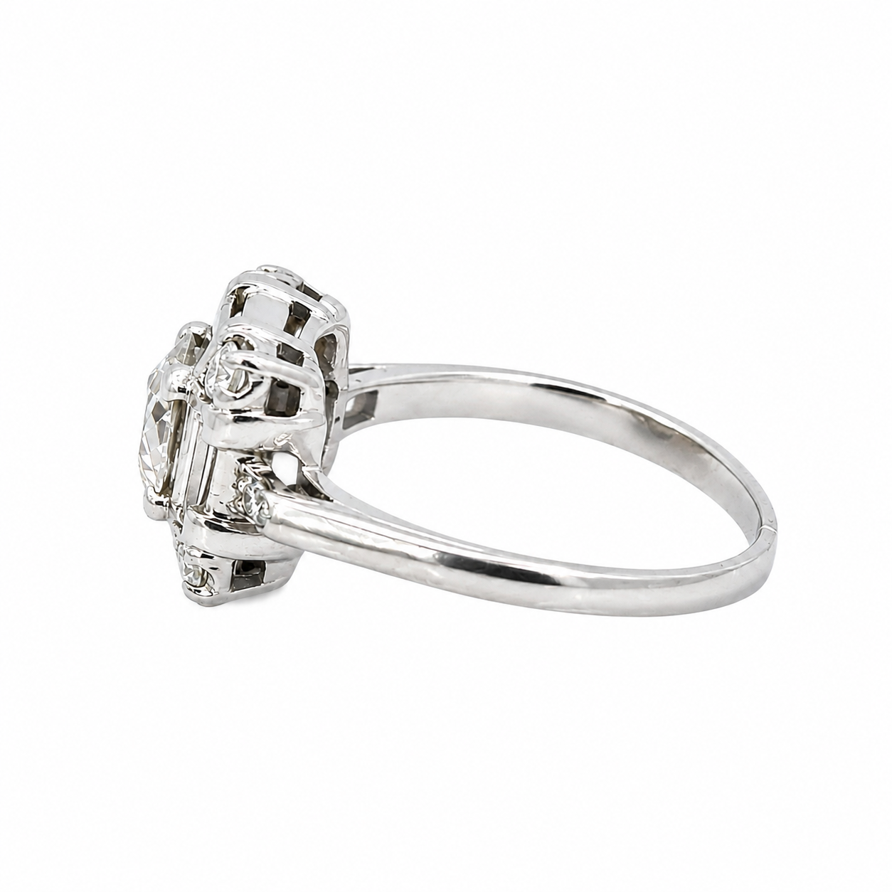 Vintage Platinum Round Brilliant Diamond Ring with Baguette Accents