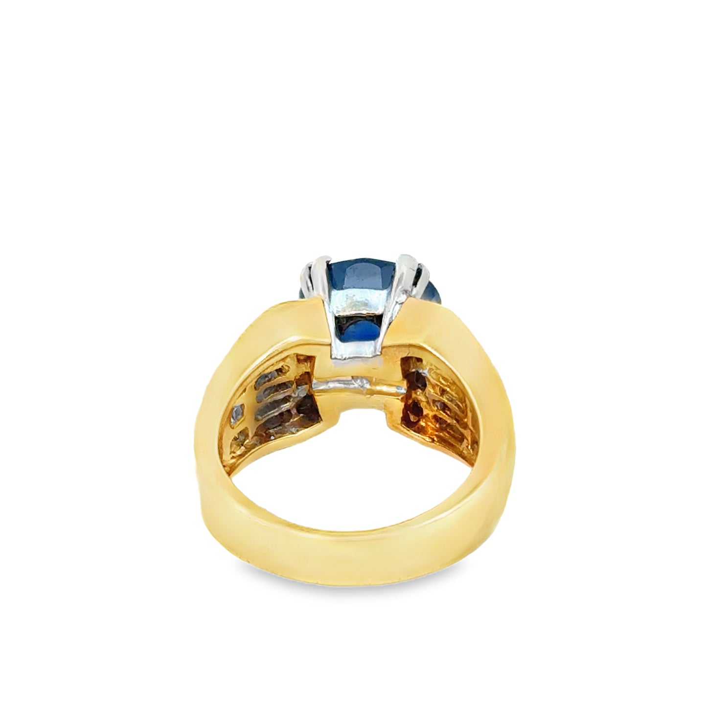 Exquisite Sapphire and Diamond Cocktail Ring in 18K Gold – Bold and Elegant Design