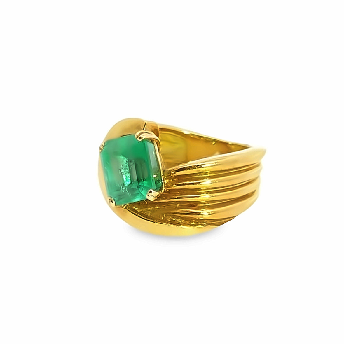 18K Gold Ring Adorned with Beautiful Green Emerald