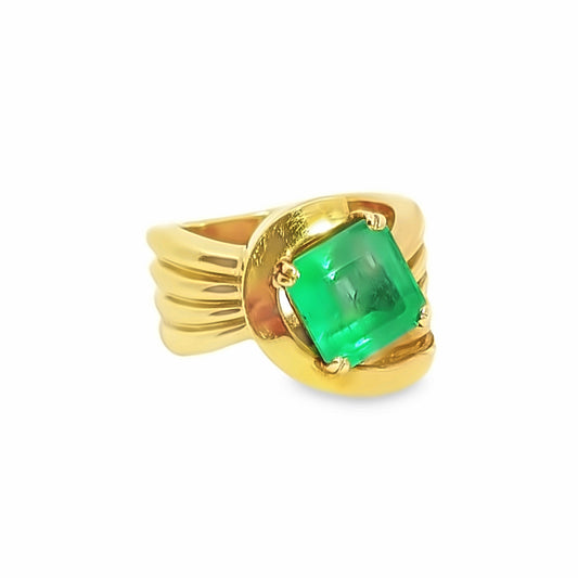 18K Gold Ring Adorned with Beautiful Green Emerald