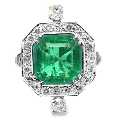 Luxurious 18K White Gold Emerald & Diamond Ring