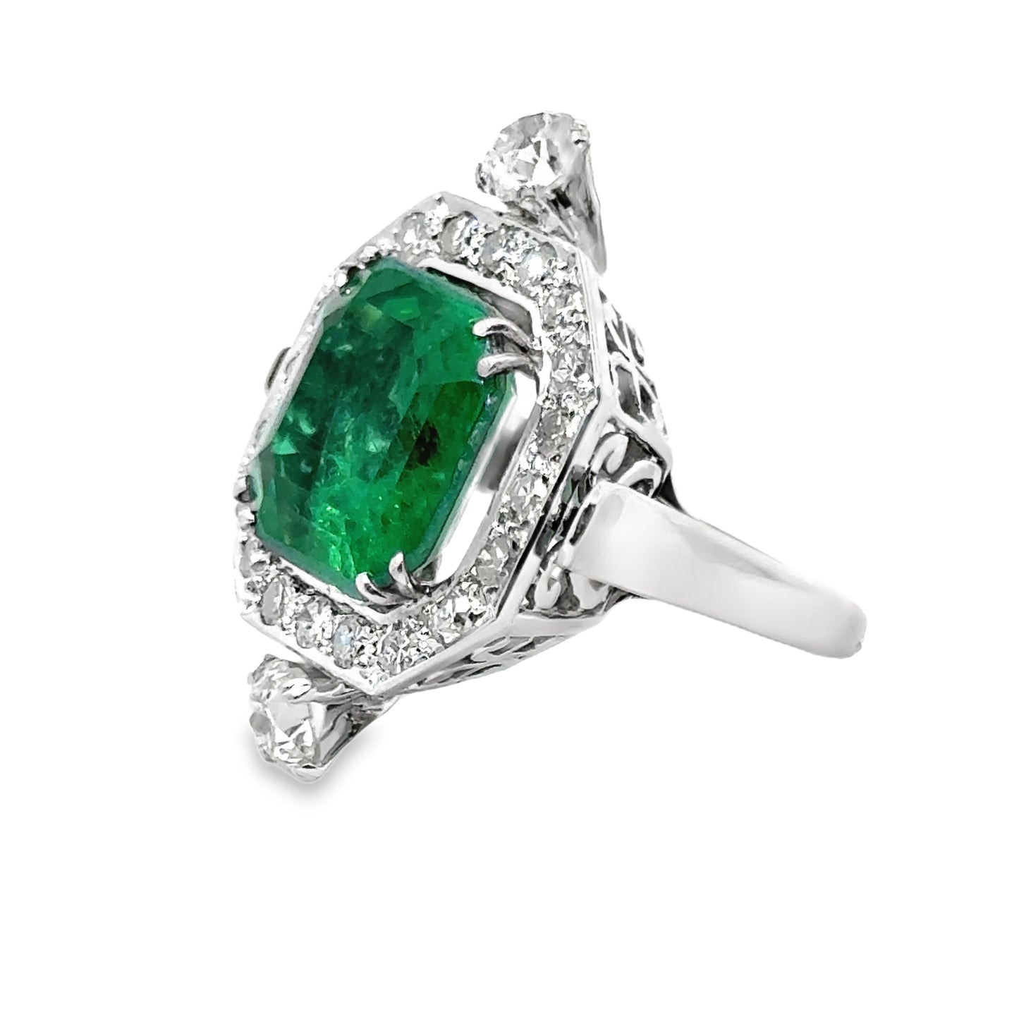 Luxurious 18K White Gold Emerald & Diamond Ring