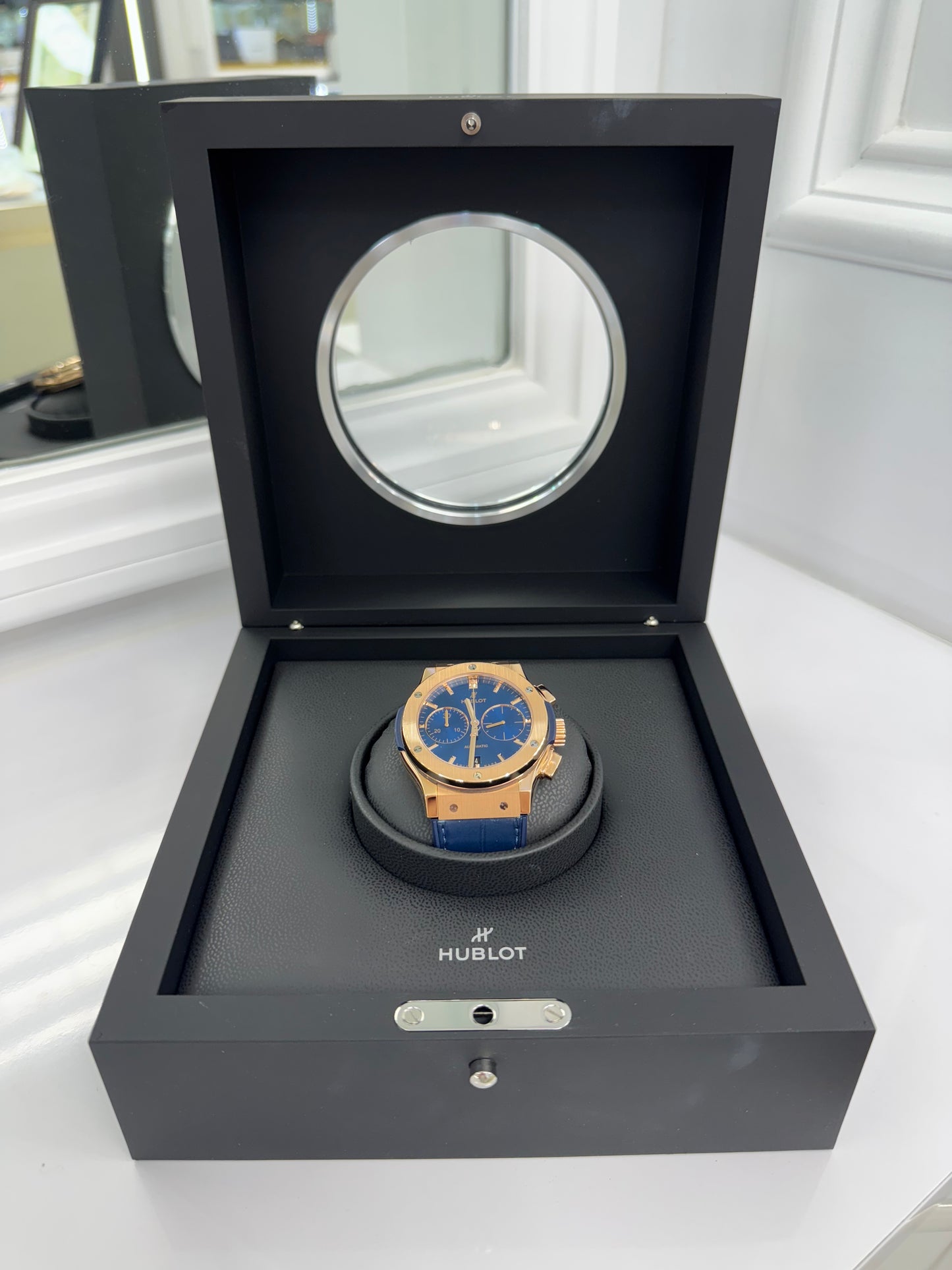 Hublot Classic Fusion Blue Chronograph – 18K King Gold –