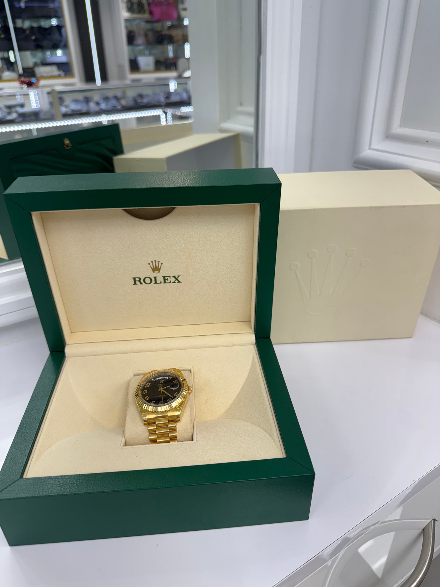 Rolex Day-Date II President 41mm – 18K Yellow Gold