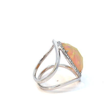 Stunning 18K White Gold Opal and Diamond Ring