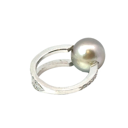 Contemporary 18K White Gold Gray Pearl & Diamond Split Shank Ring