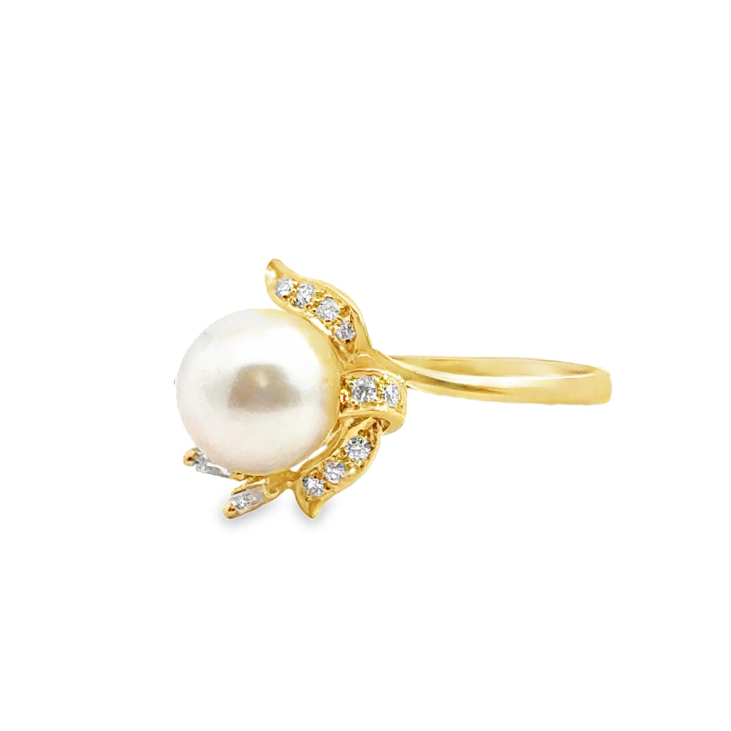 14K Yellow Gold Modern Swirl Design Pearl & Diamond Ring