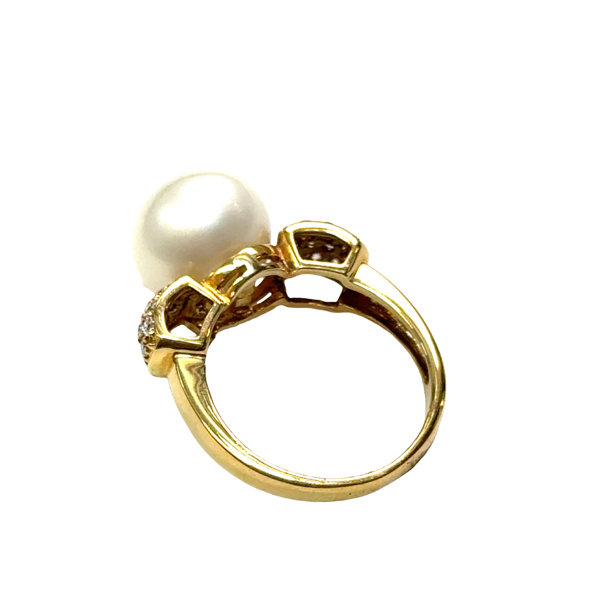Elegant 14K Yellow Gold Ring with Large Pearl & Diamond Accents