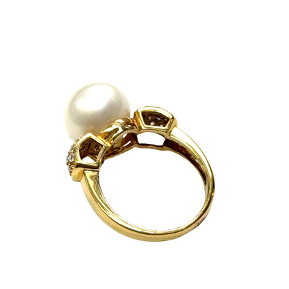 Elegant 14K Yellow Gold Ring with Large Pearl & Diamond Accents