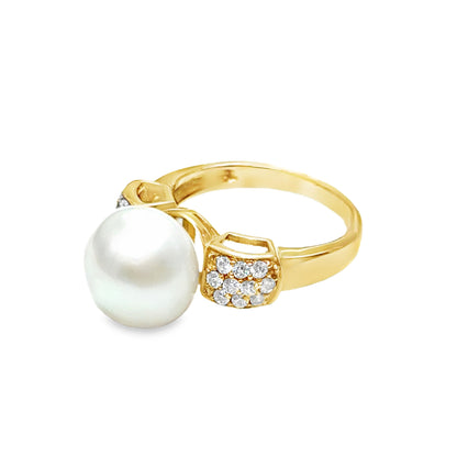 Elegant 14K Yellow Gold Ring with Large Pearl & Diamond Accents