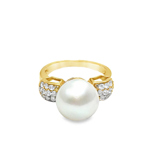 Elegant 14K Yellow Gold Ring with Large Pearl & Diamond Accents