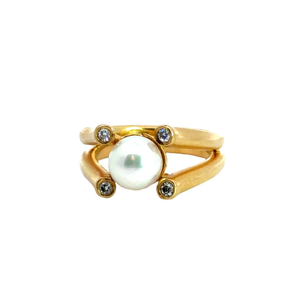 21K Yellow Gold Modern Pearl & Diamond Ring