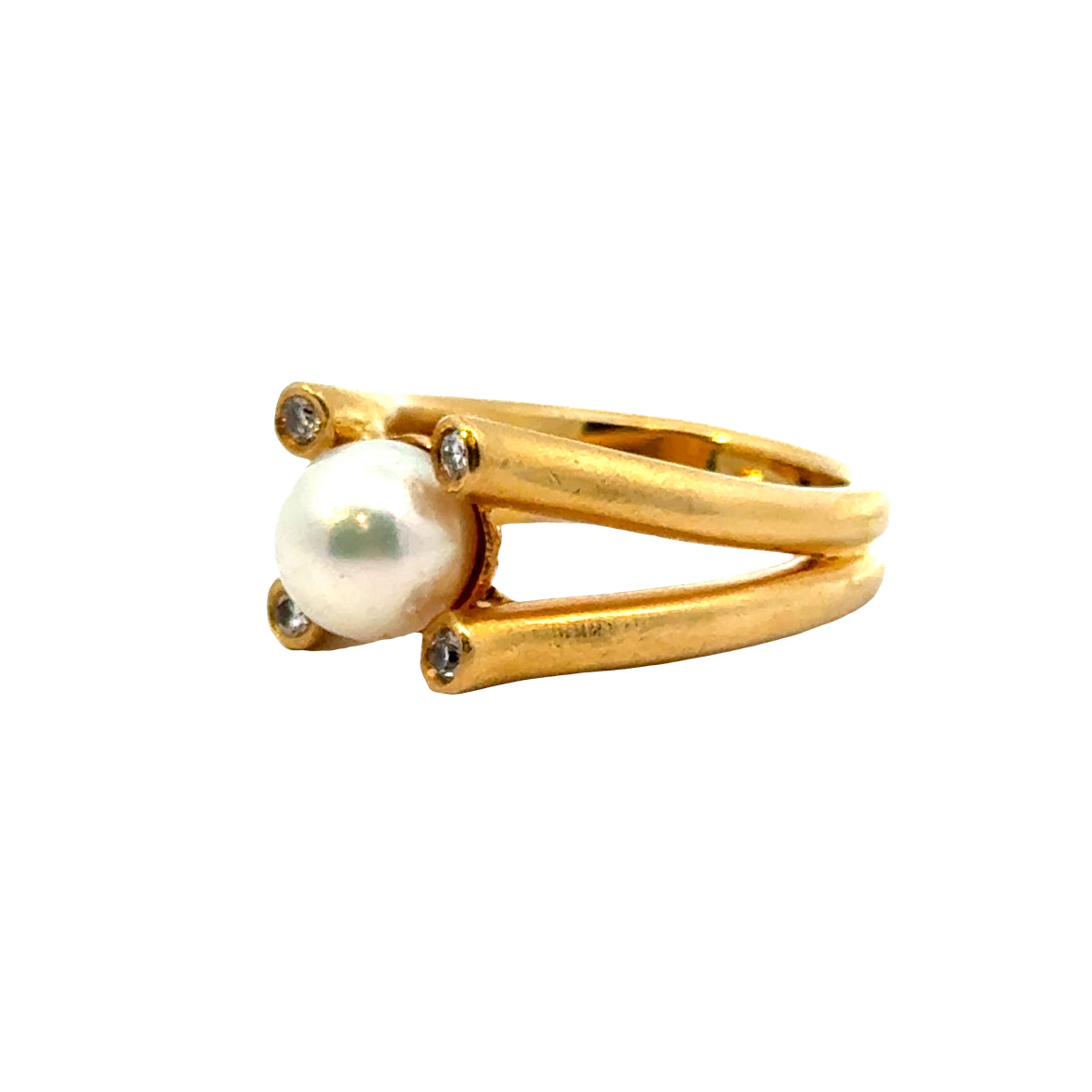 21K Yellow Gold Modern Pearl & Diamond Ring
