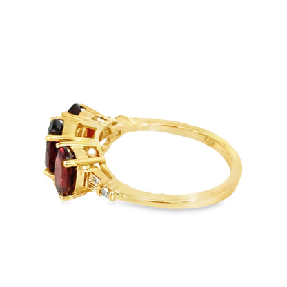 Timeless Yellow Gold Three-Stone Garnet & Diamond Ring