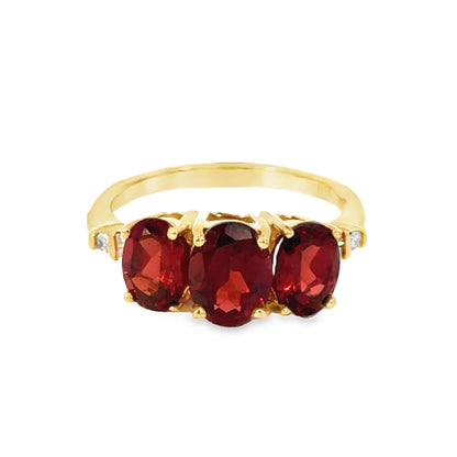 Timeless Yellow Gold Three-Stone Garnet & Diamond Ring