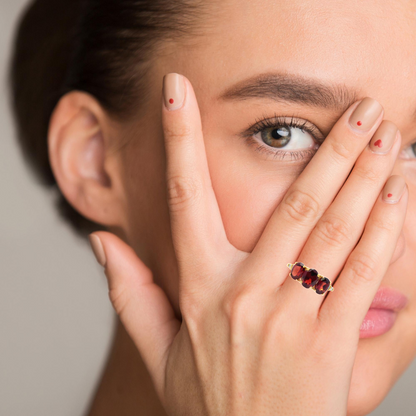 Timeless Yellow Gold Three-Stone Garnet & Diamond Ring